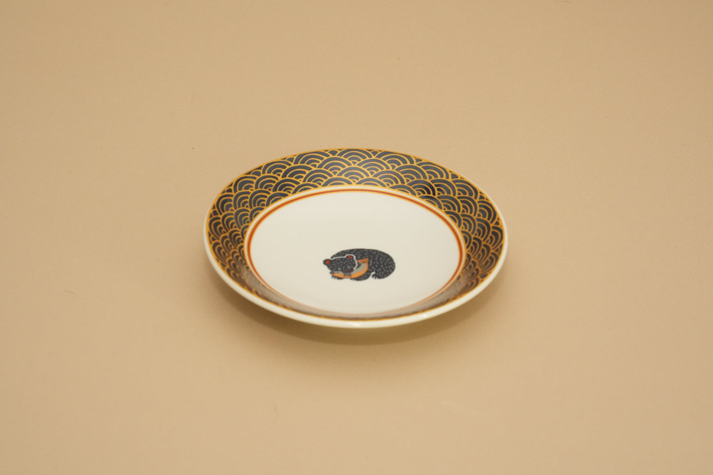 Yamagotouki | Gold & Black Small plate | Bear