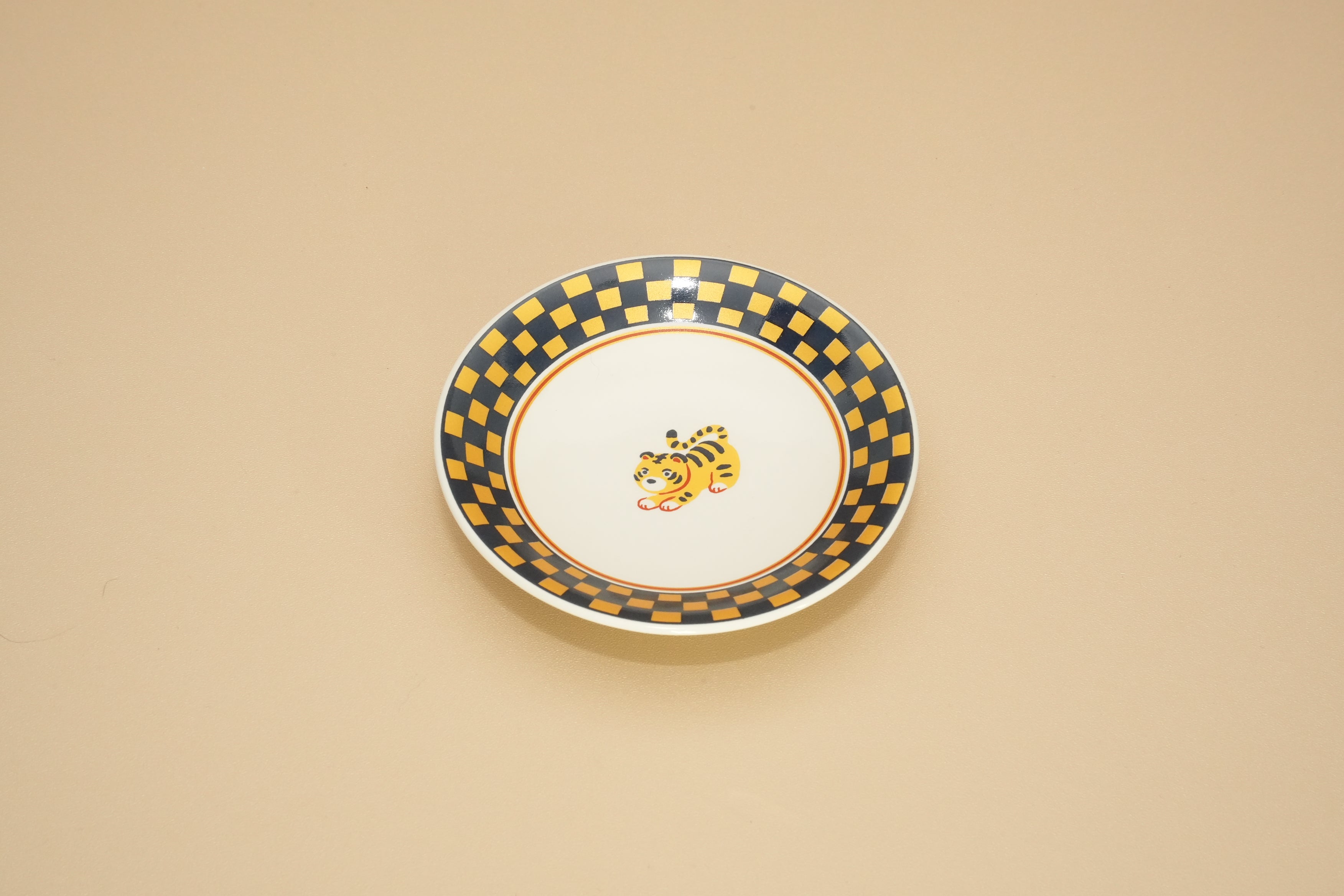 Yamagotouki | Yellow & Black Small plate | Tiger